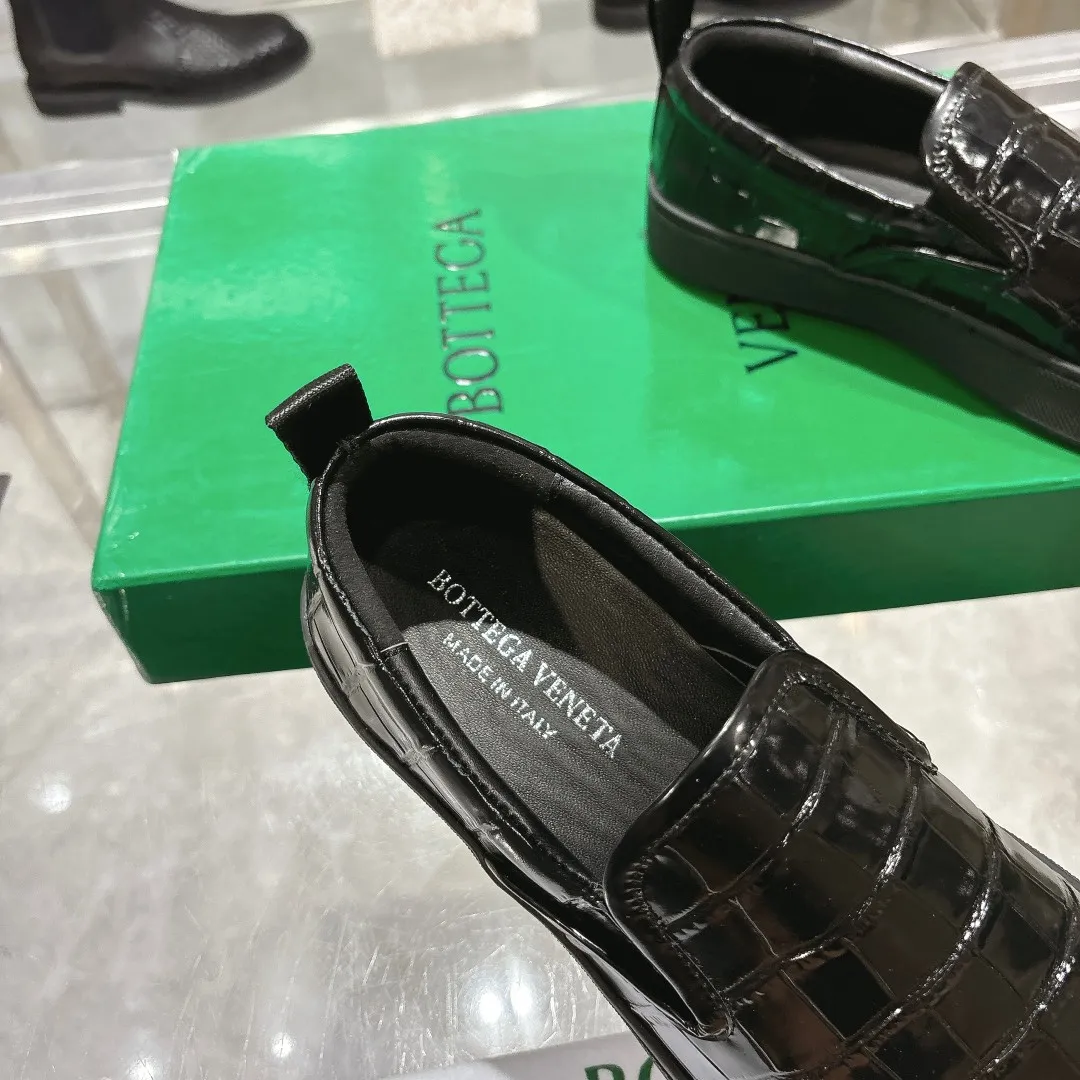 [BV] Top P: 720💰 Couple style, Size: Female 35-39, Male 39--44 (Female 40. Male 38. 45, non-refundable) Bottega Veneta 2025 new model, the highest version in the counter, Bottega Veneta counter synchronization style! Round toe braided slip-on shoes! Imported cowhide leather surface, original molded outsole! 1:1 replica! !